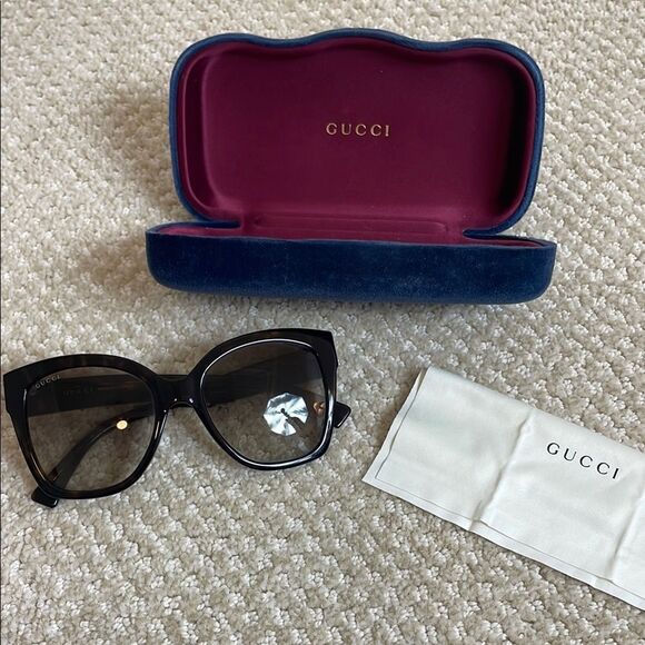 Gucci Tortoise Shell Sunglasses with Case - Picture 1 of 7